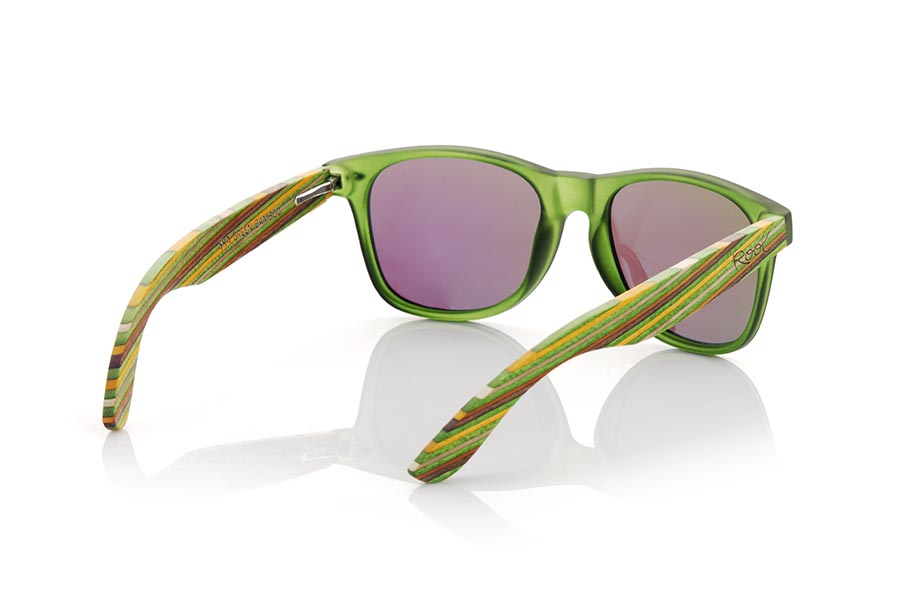 Wood eyewear of Bamboo SKA GREEN. The Ska green sunglasses are made with the Matt Transparent green PC front and the colour-laminated bamboo wood sideburns with a green pattern, combined with various colors of lenses that suit your style. Frontal measurement: 148x50mm for Wholesale & Retail | Root Sunglasses® 